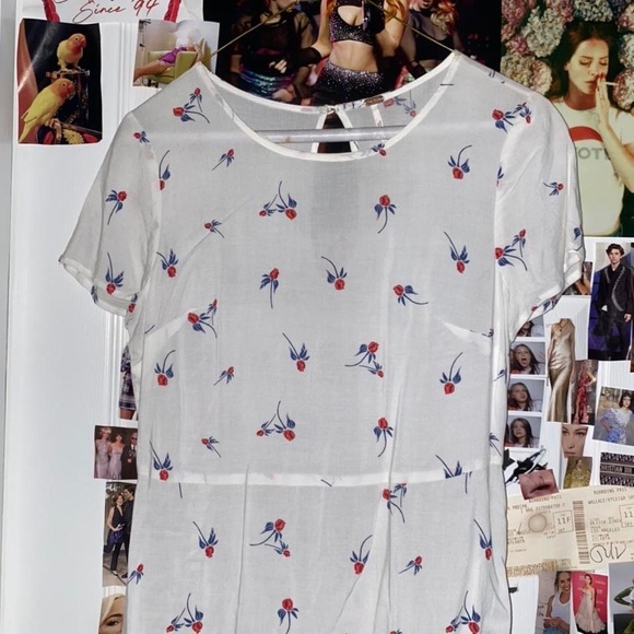 Free People red roses white rayon mini dress- size 2 - Picture 4 of 4